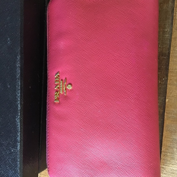 Authentic Prada Saffiano wallet - Picture 2 of 8